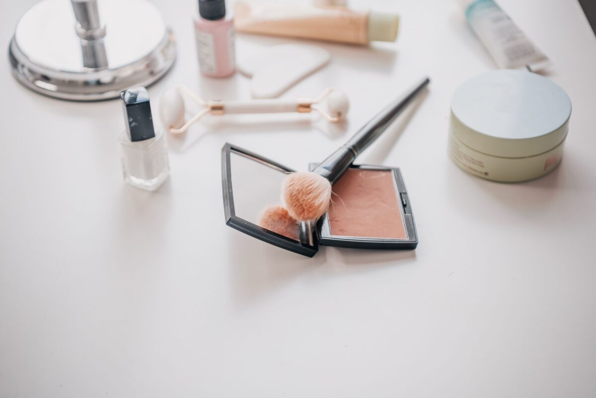 placer blush highlighter dois tu associer